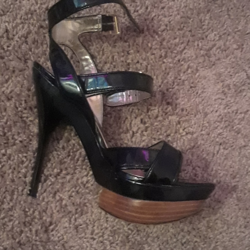 Ankle strap sexy shoe